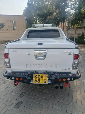 Toyota Hilux 2013 White