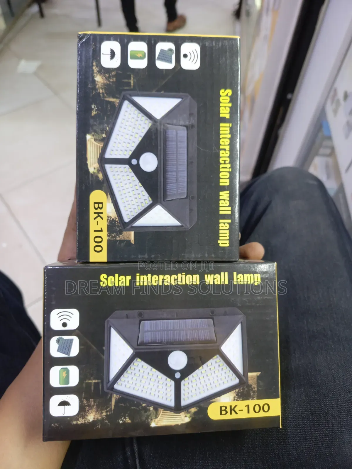 Solar Powered: Equipped With A Top-mounted Monocrystalline Panek