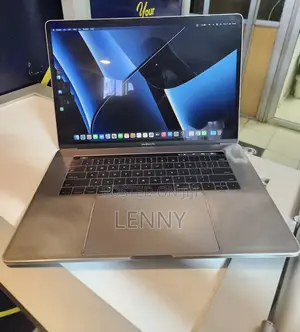 Laptop Apple MacBook Pro 2017 16GB Intel Core i7 SSD 512GB
