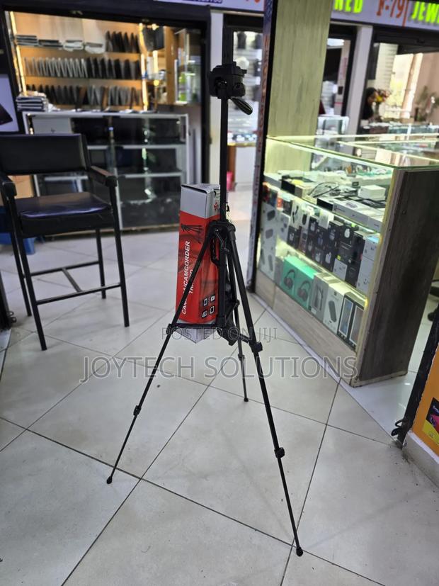360° Rotating Camera Smartphone Tripod Stand – Stable and Portable