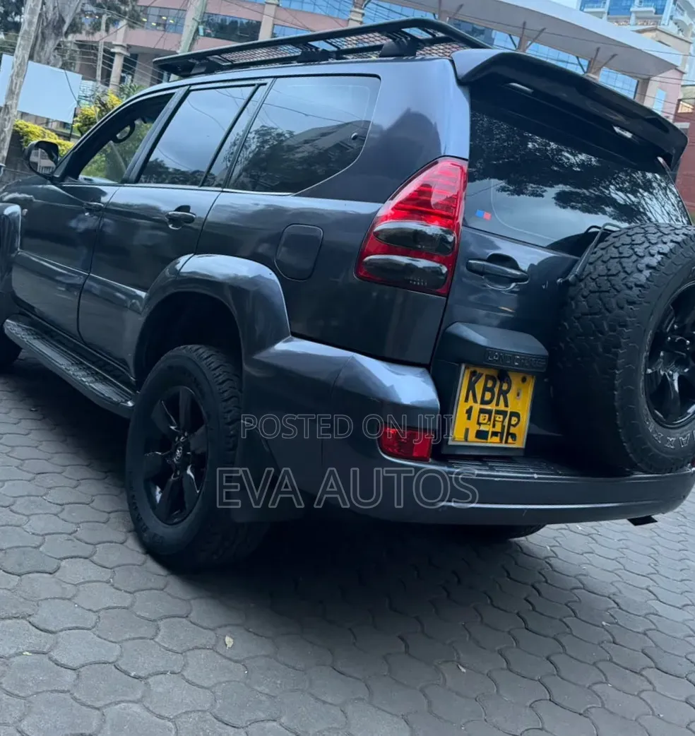 Toyota Land Cruiser 2005 Gray