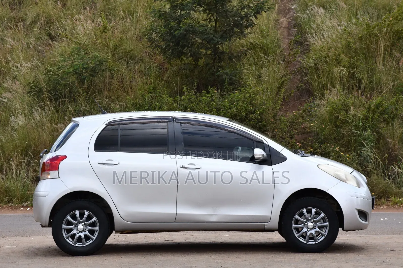 Toyota Vitz 2008 Silver