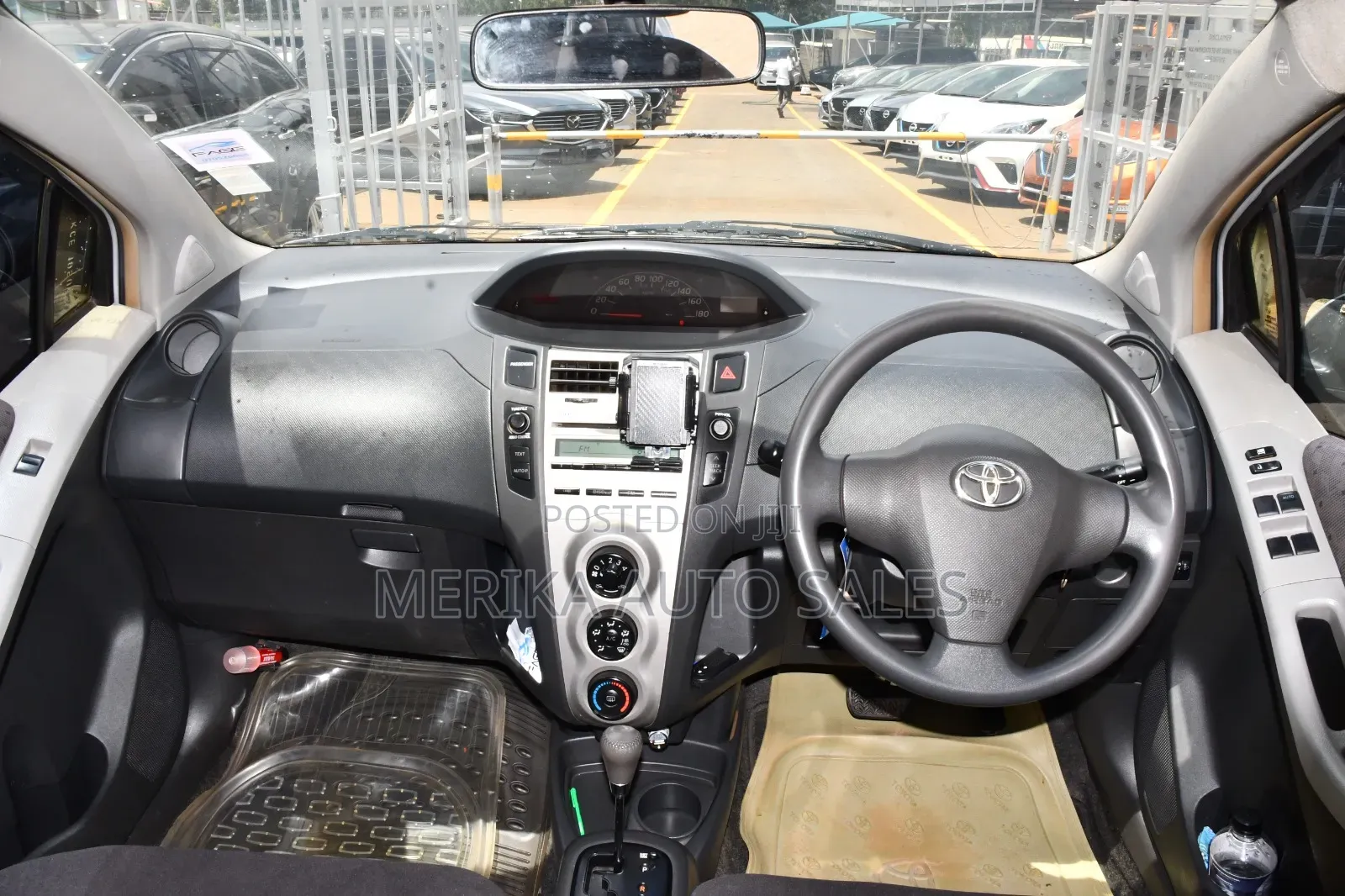 Toyota Vitz 2008 Silver