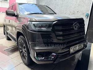 Toyota Land Cruiser 2010 Gold