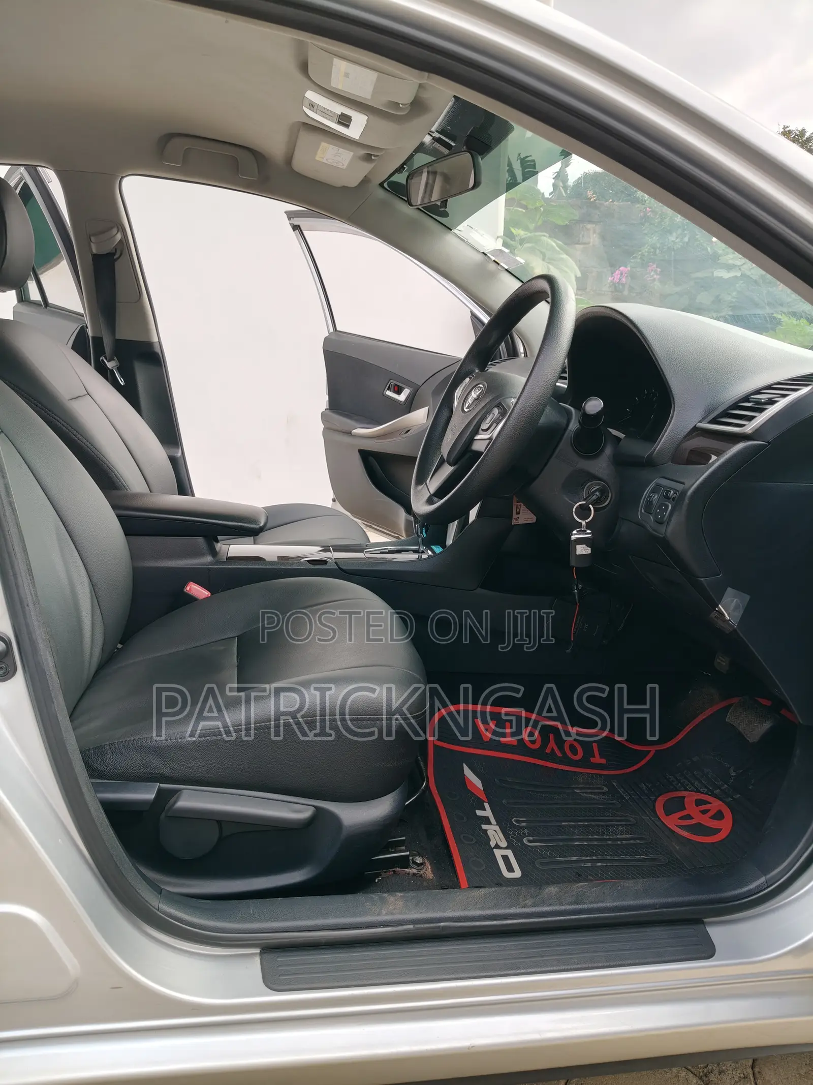 Toyota Premio 2017 Silver