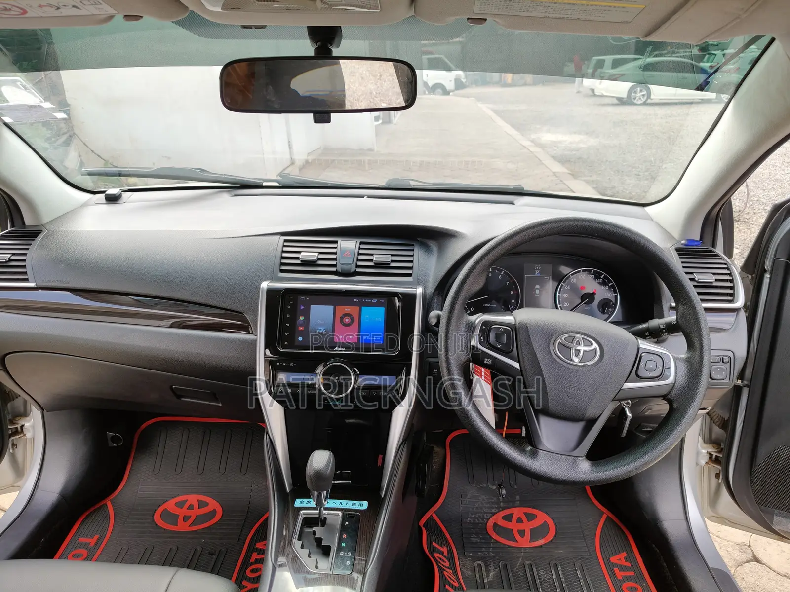 Toyota Premio 2017 Silver