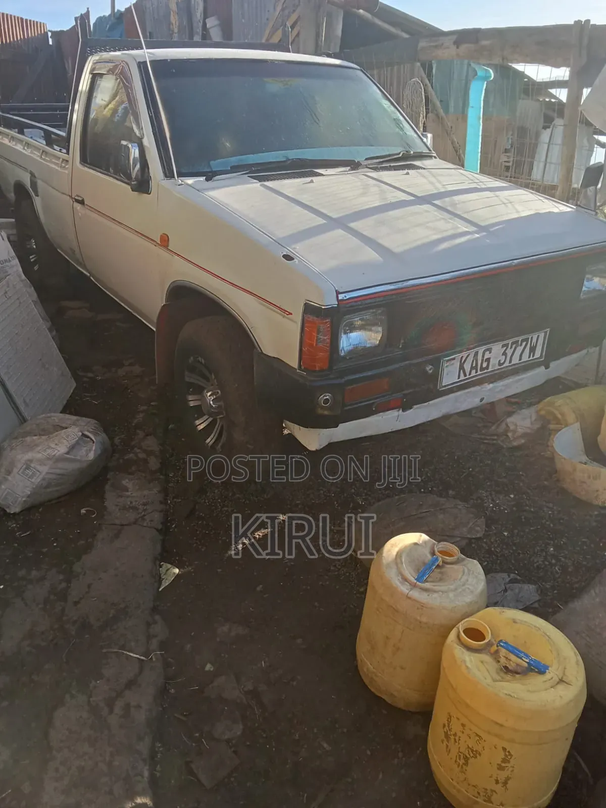 Nissan Pick-Up 2000 White