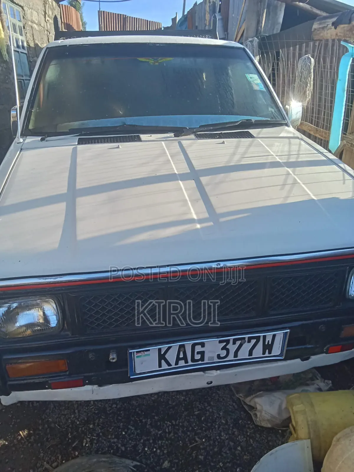 Nissan Pick-Up 2000 White