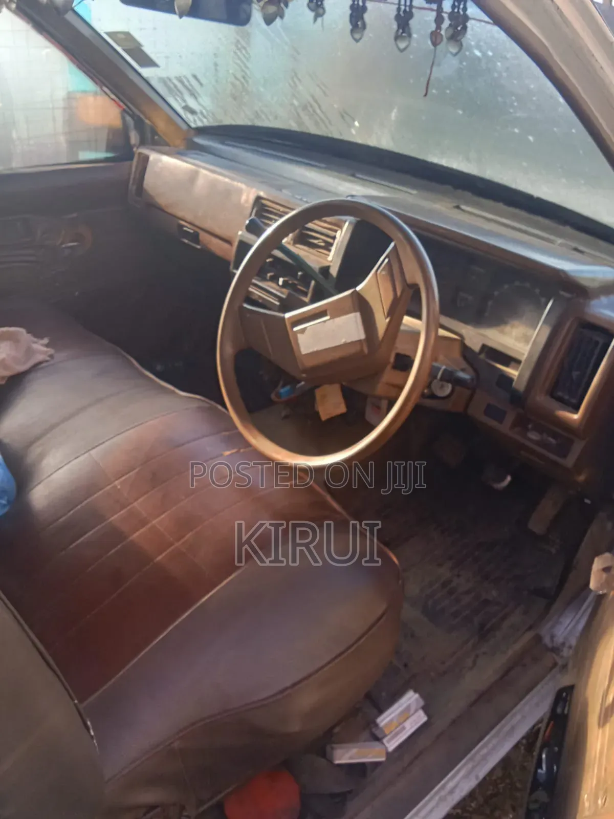 Nissan Pick-Up 2000 White