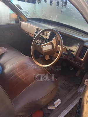 Nissan Pick-Up 2000 White