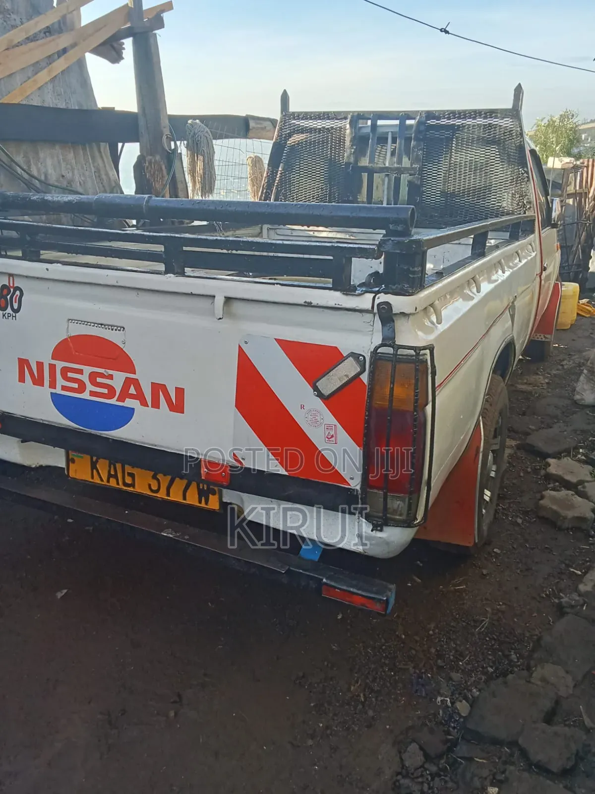 Nissan Pick-Up 2000 White