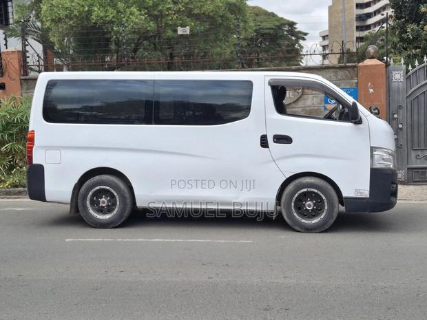 Nissan Caravan (Urvan) 2015 White - thumbnail 3