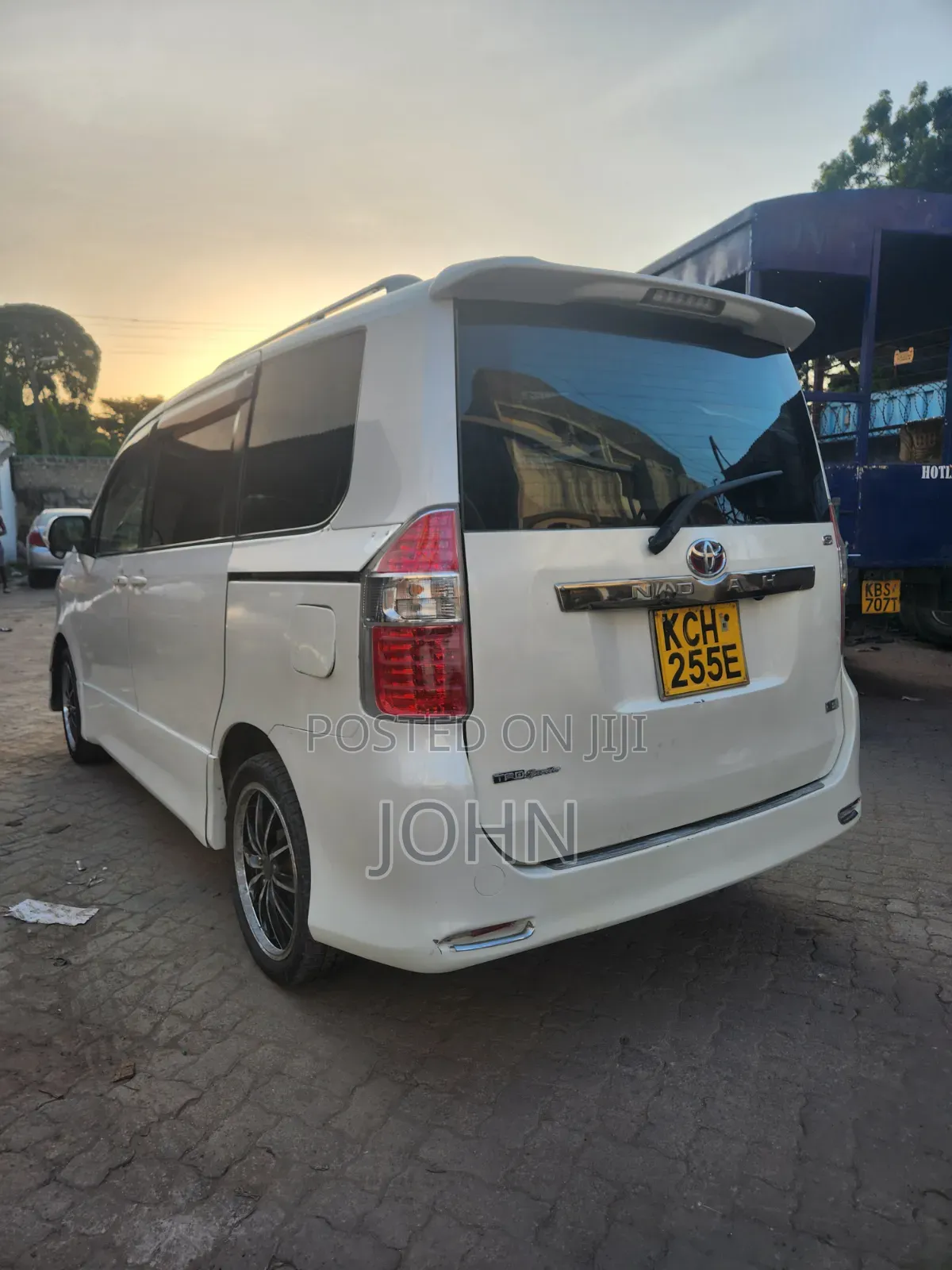 Toyota Noah 2008 Pearl