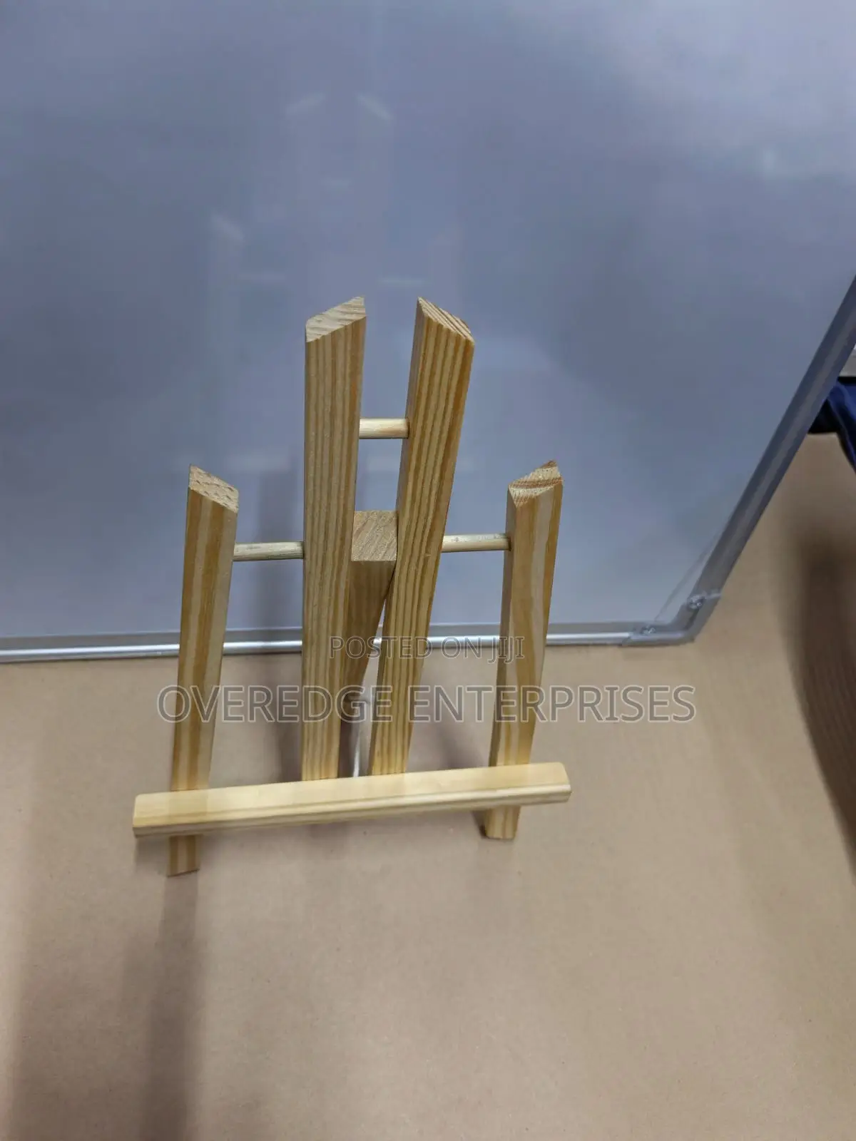 Painting Wooden Tripod Stand