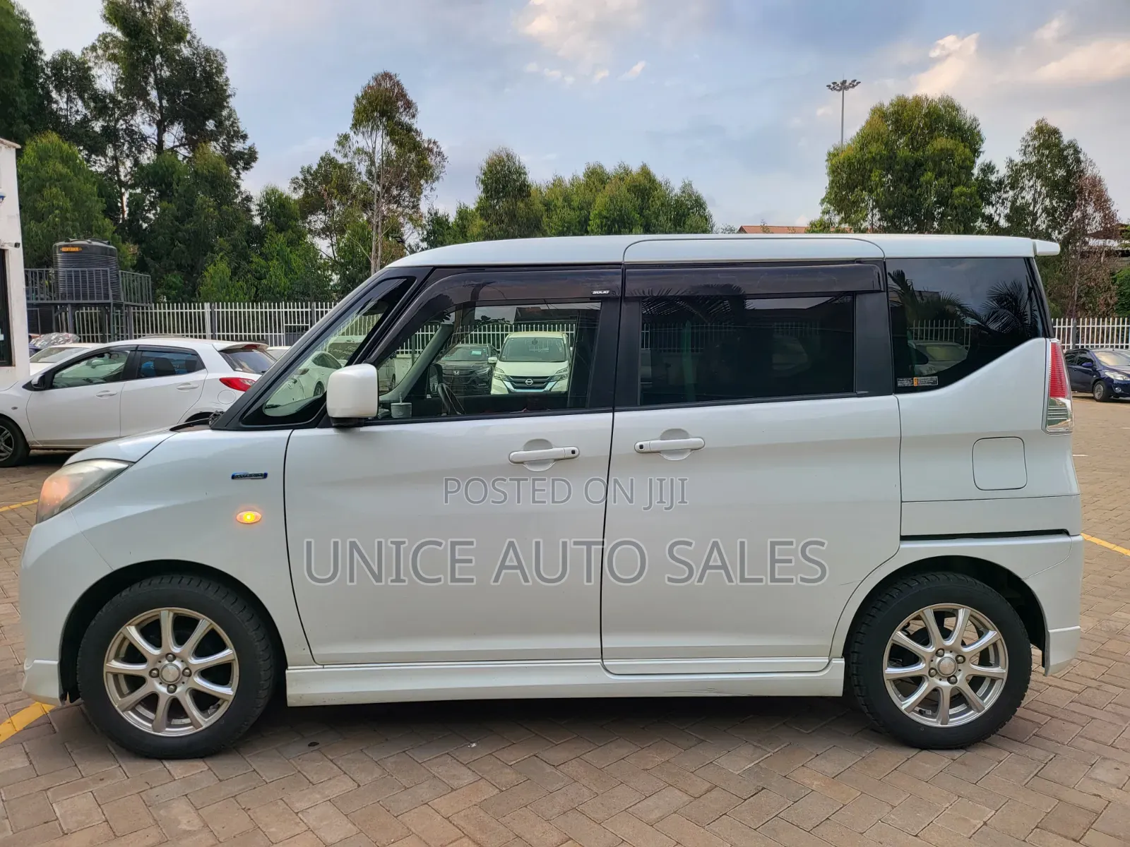Suzuki Solio 2019 White