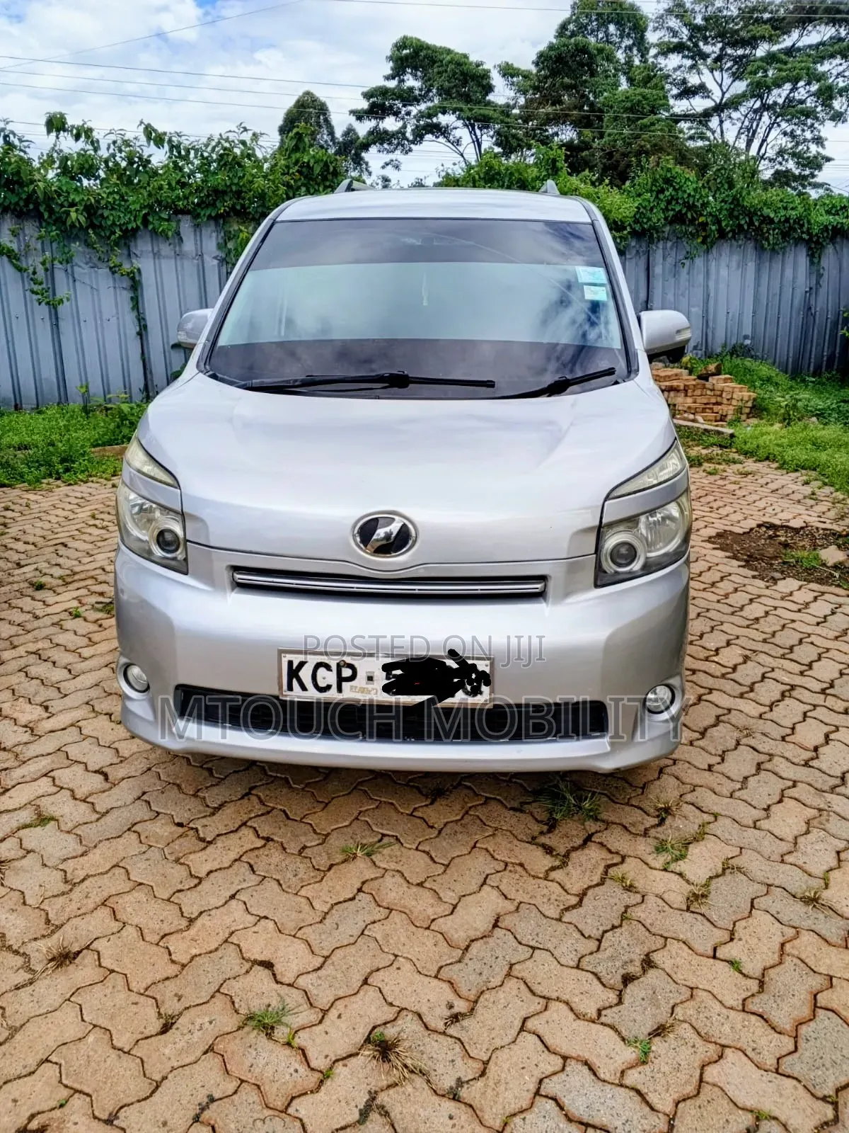 Toyota Voxy 2009 Silver