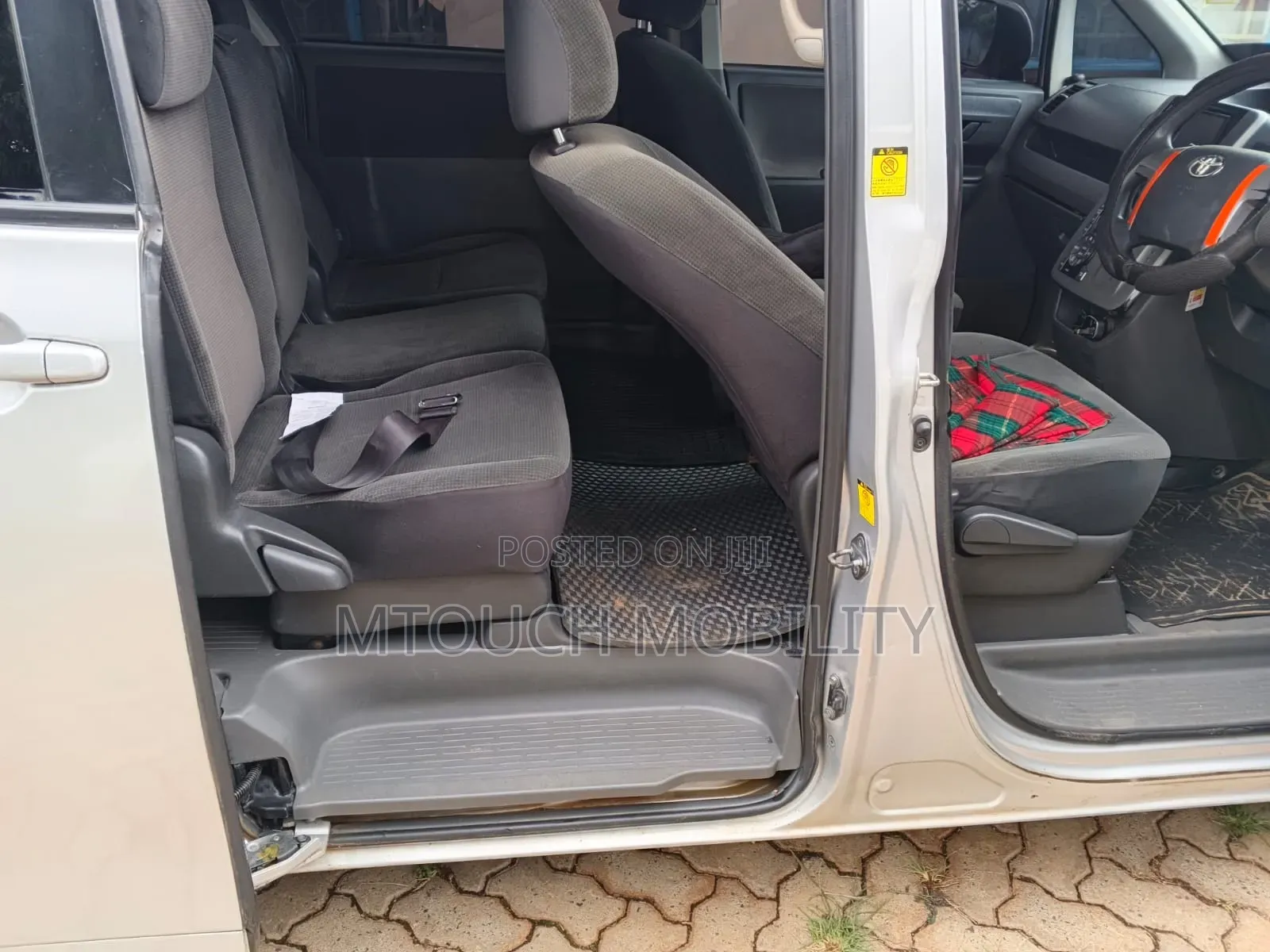 Toyota Voxy 2009 Silver