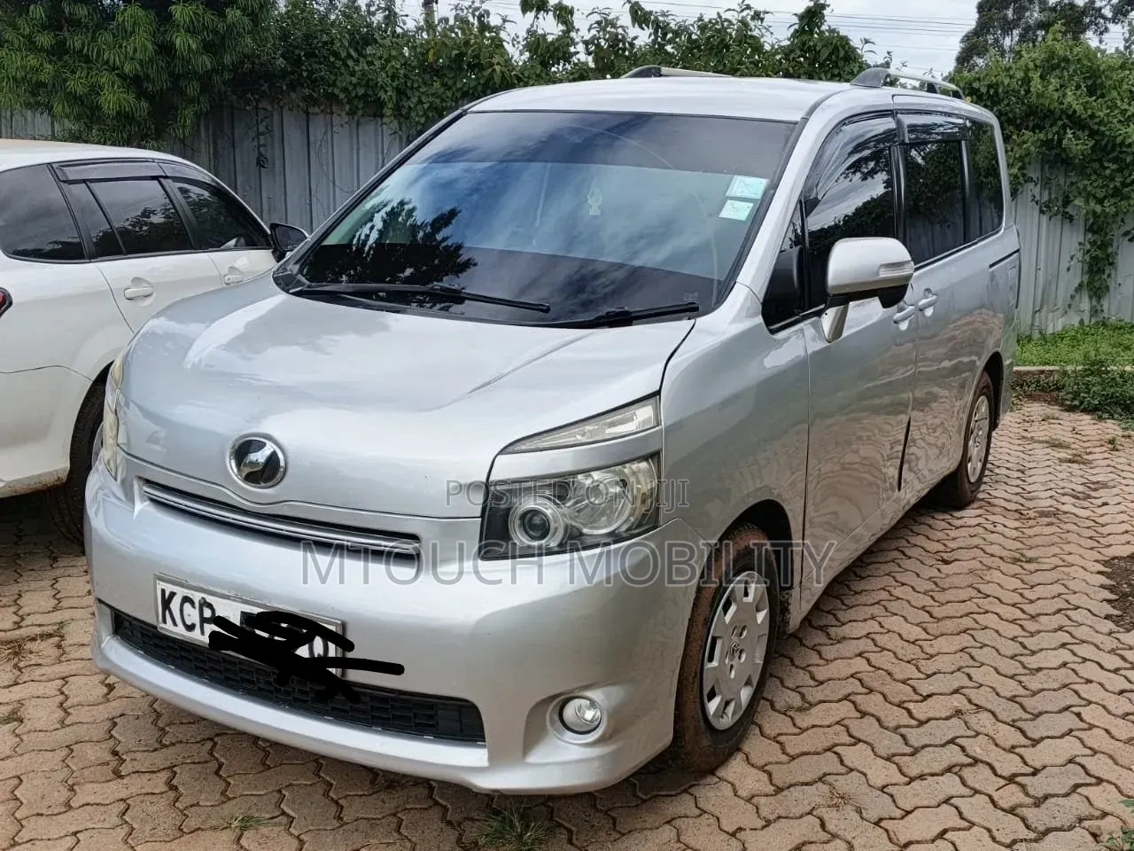 Toyota Voxy 2009 Silver