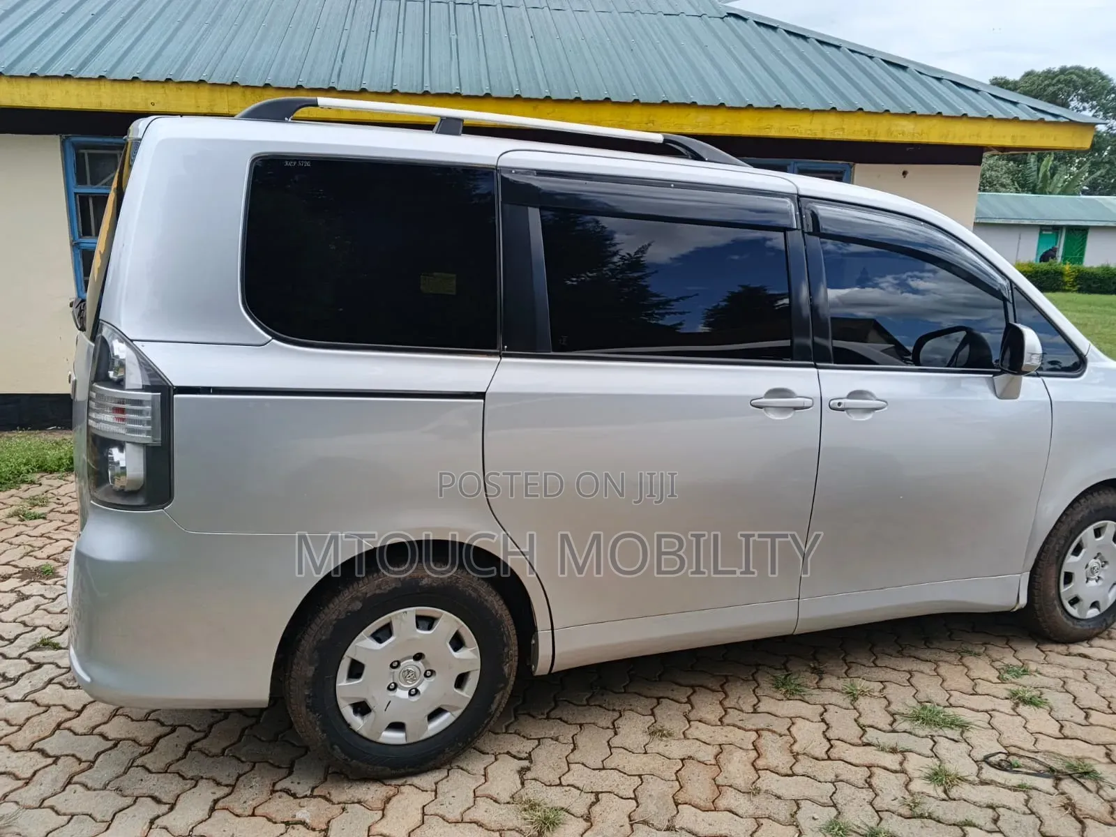 Toyota Voxy 2009 Silver