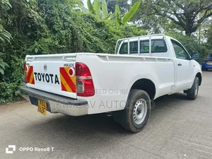 Toyota Hilux 2014 White