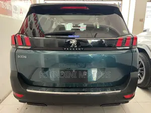 Peugeot 5008 2019 Green