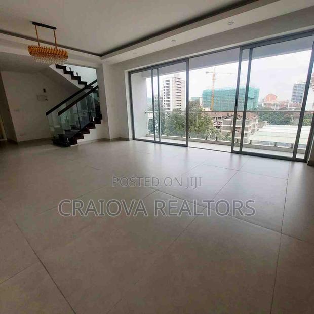 4bdrm Duplex in Spring Valley for rent