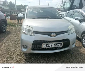 Toyota Sienta 2013 Silver