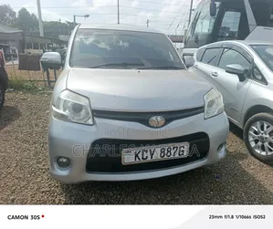 Toyota Sienta 2013 Silver