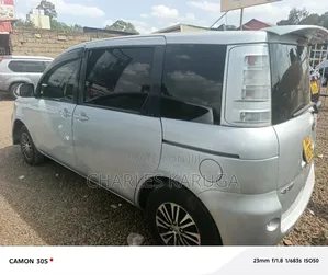 Toyota Sienta 2013 Silver