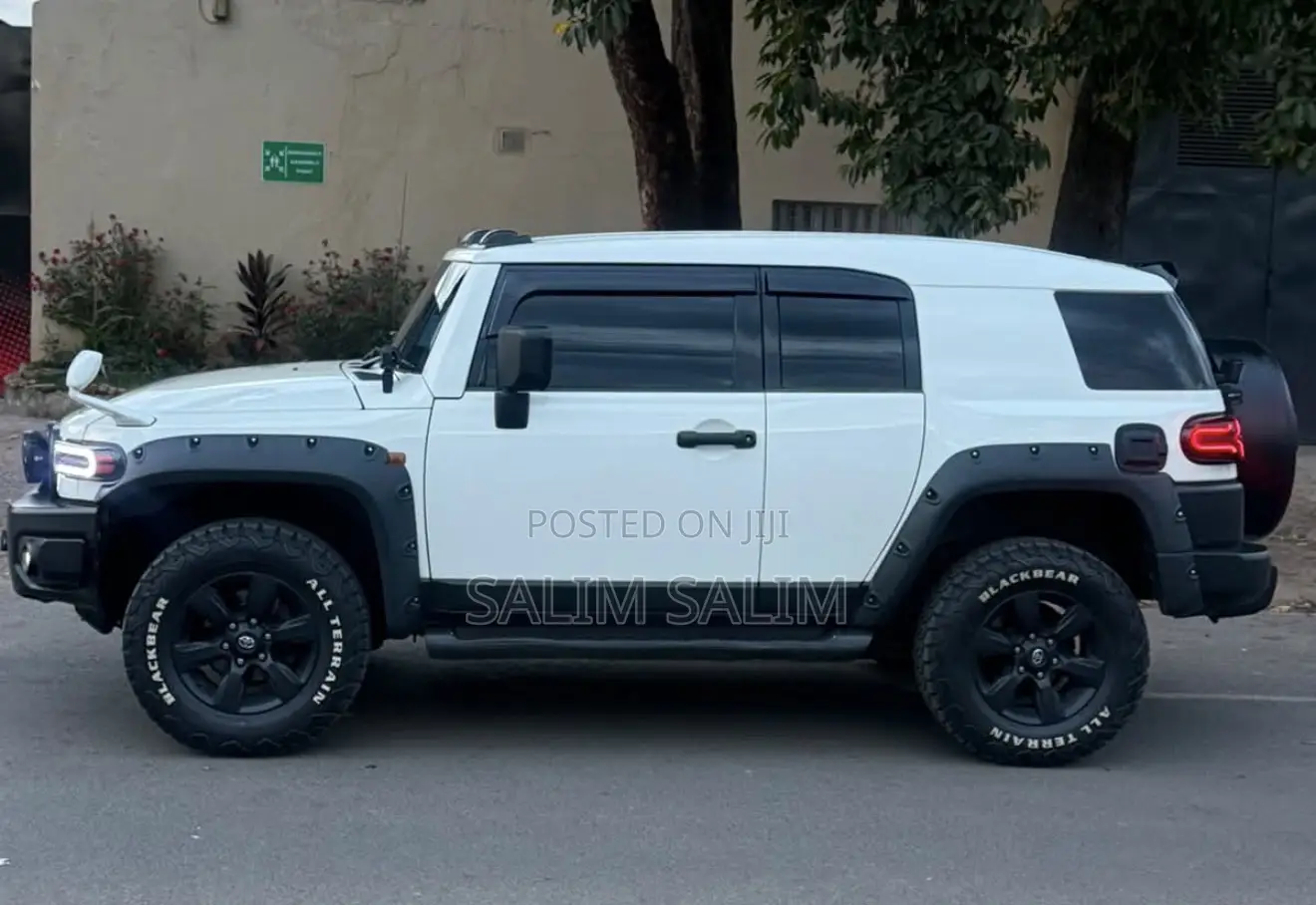 Toyota FJ Cruiser 2014 White