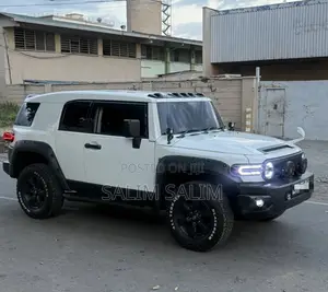 Toyota FJ Cruiser 2014 White