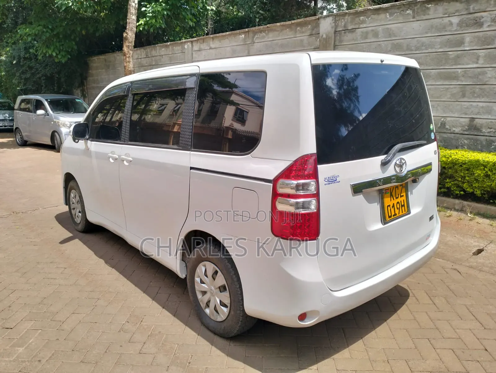 Toyota Noah 2013 White