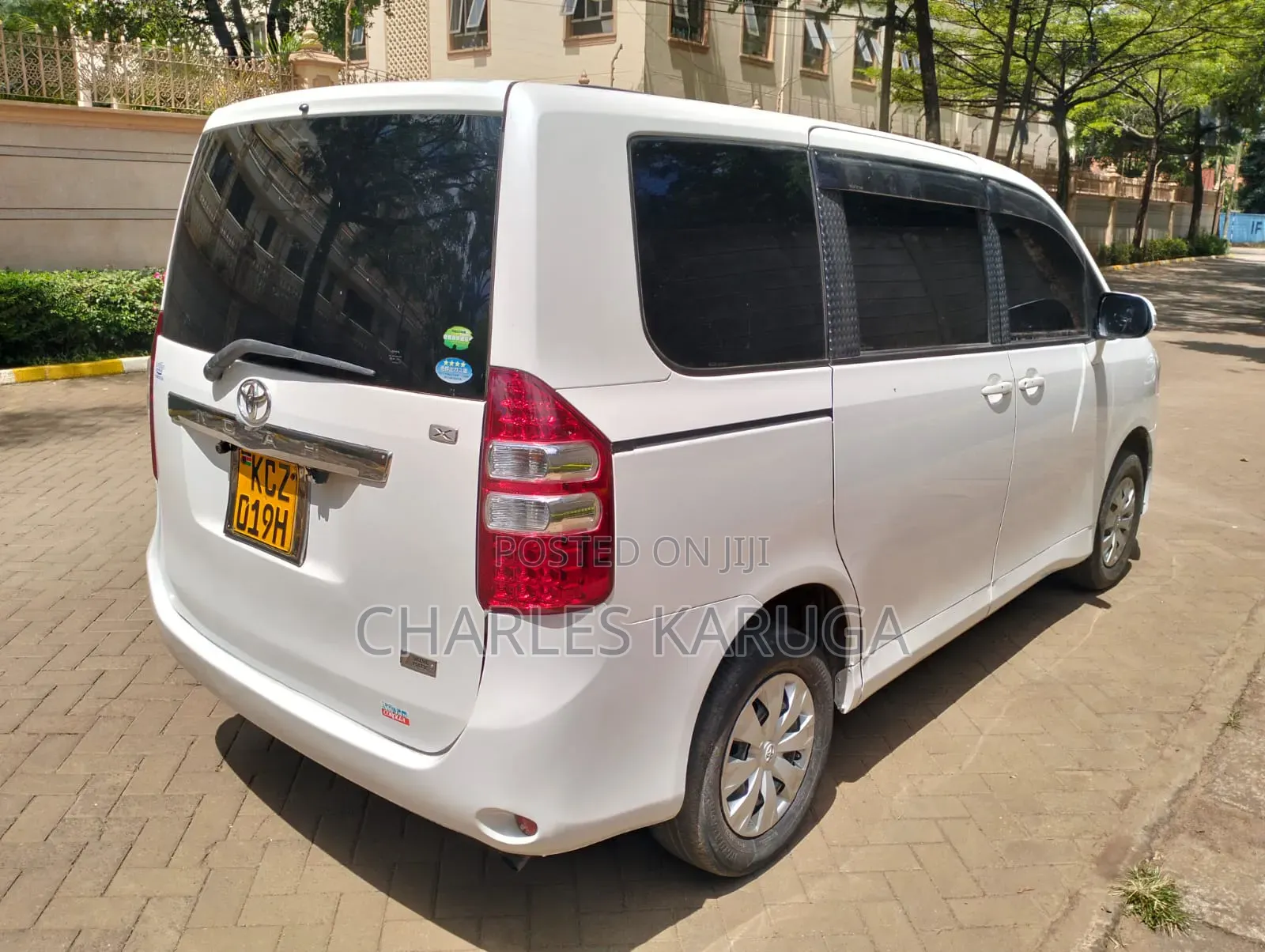 Toyota Noah 2013 White