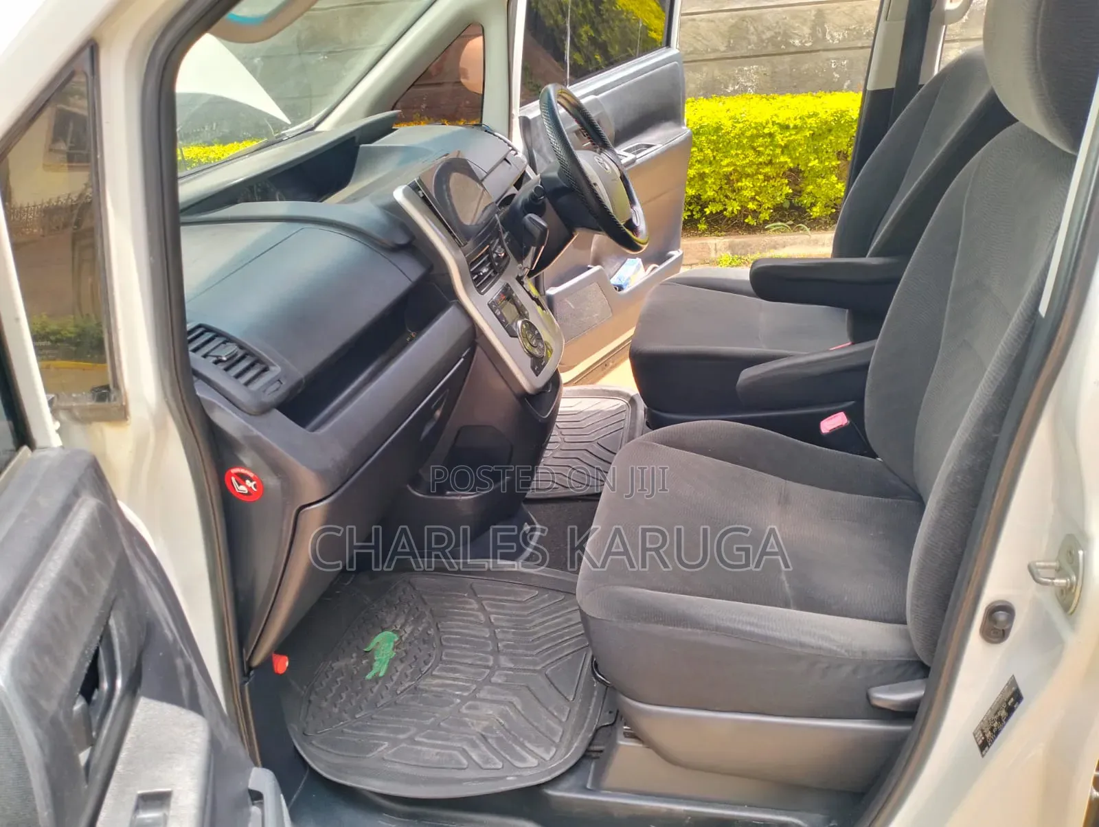 Toyota Noah 2013 White