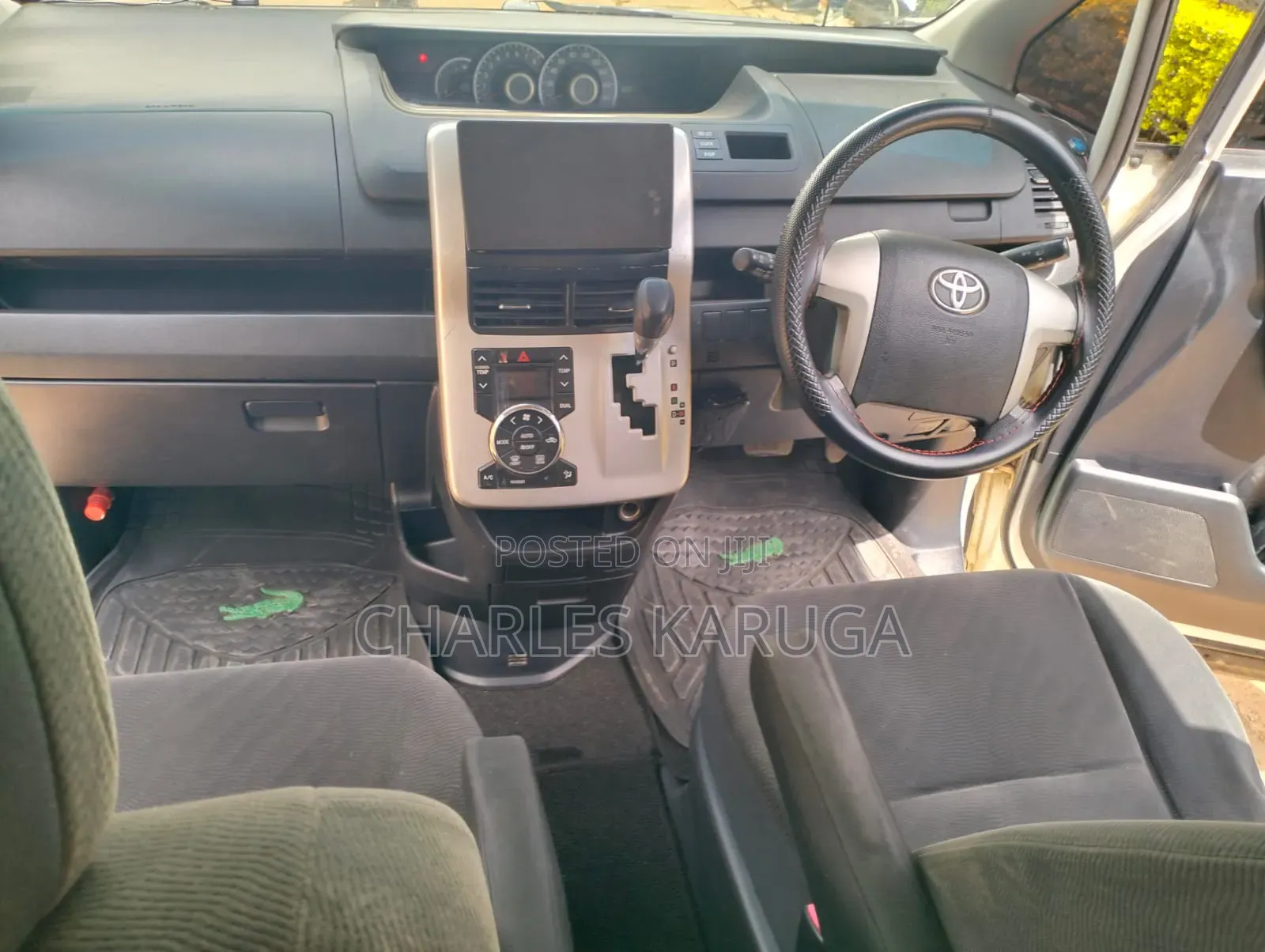 Toyota Noah 2013 White