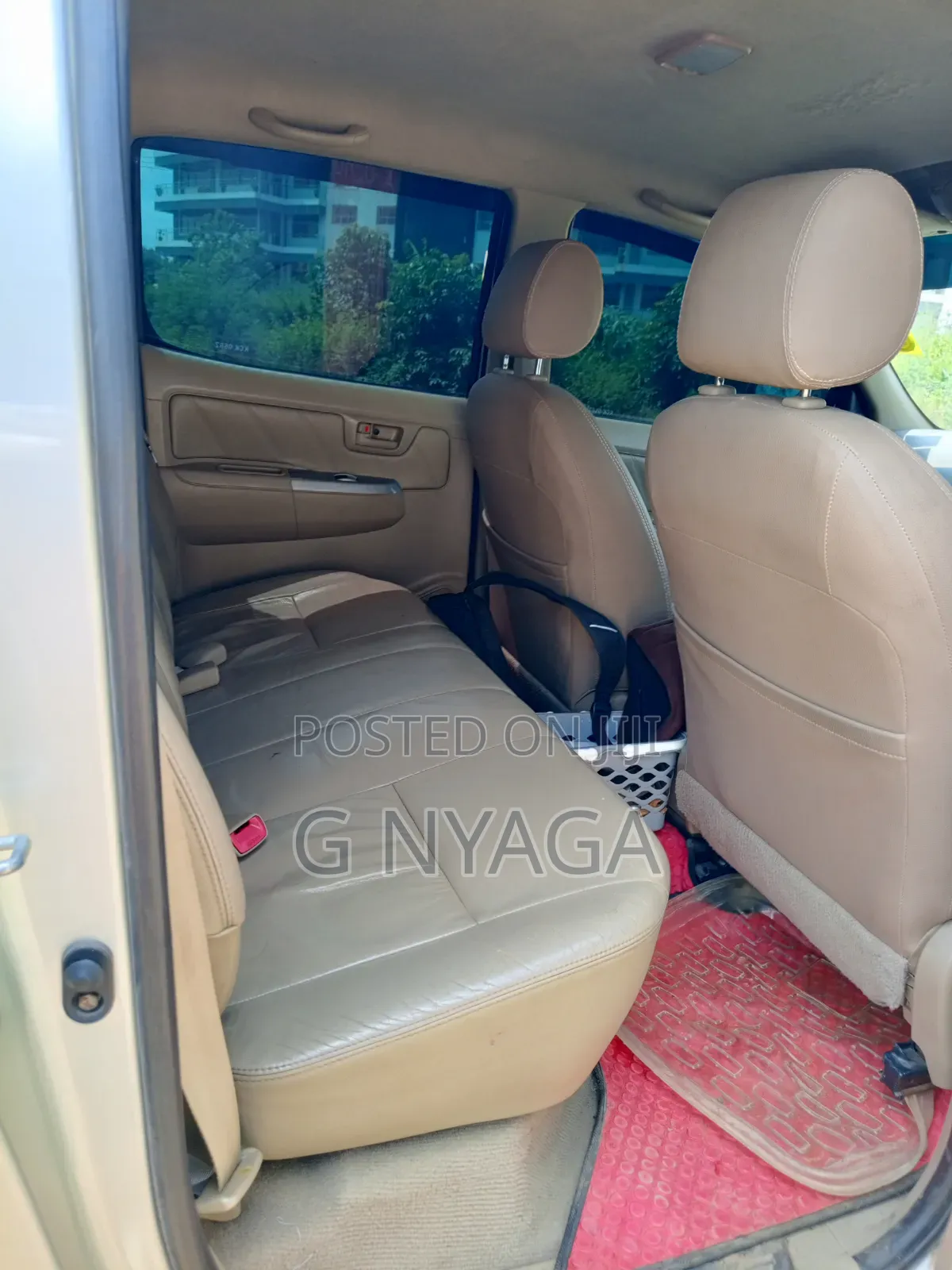 Toyota Hilux 2011 Beige