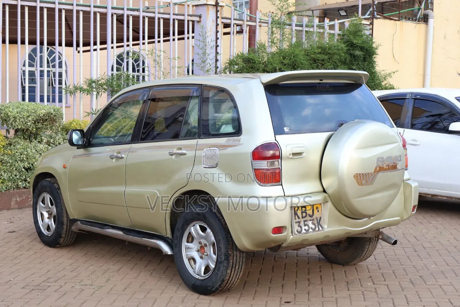 Toyota RAV4 2002 Gold