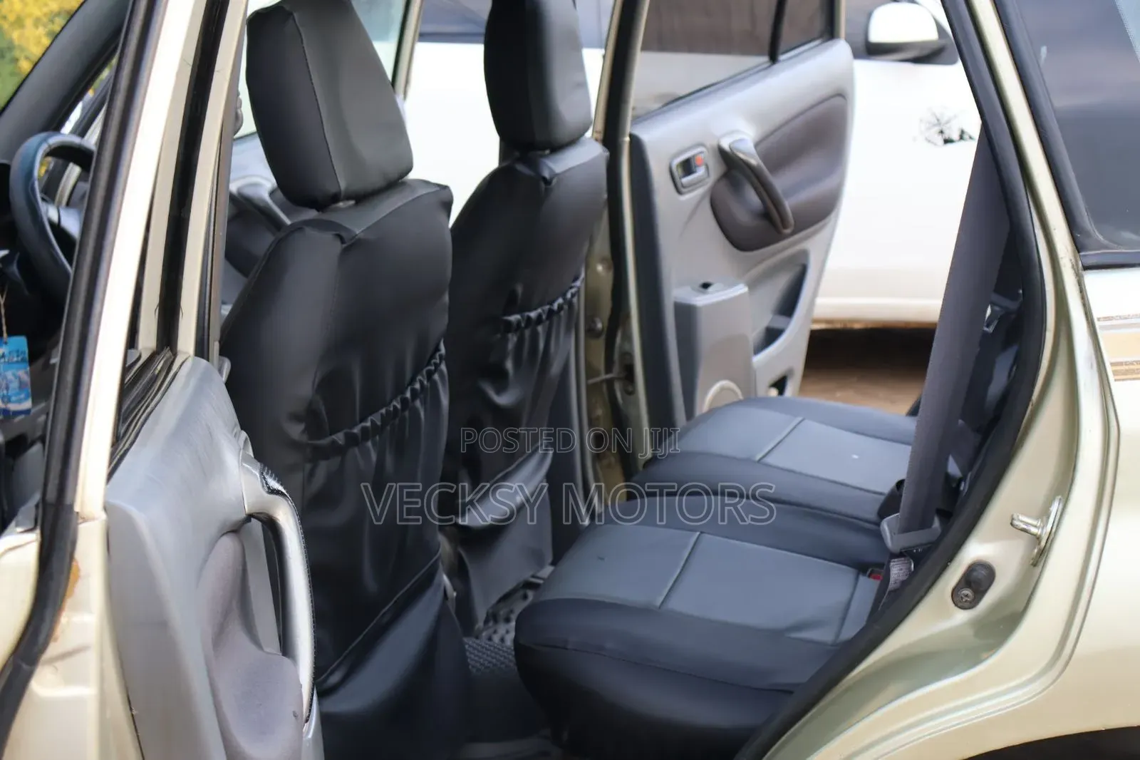 Toyota RAV4 2002 Gold