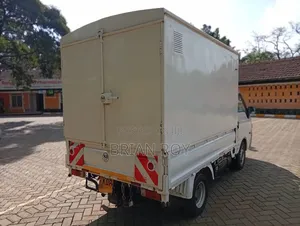 Nissan Vannete