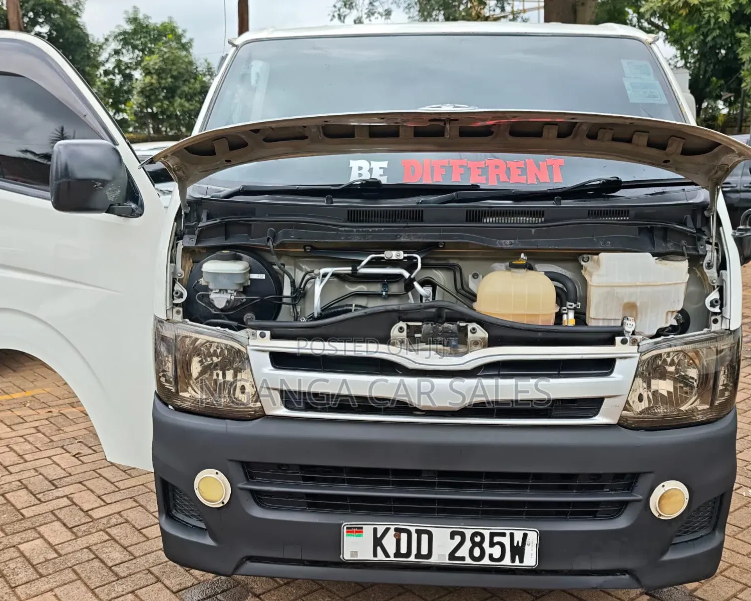Toyota HiAce 2013 White