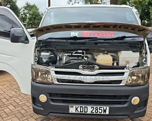 Toyota HiAce 2013 White