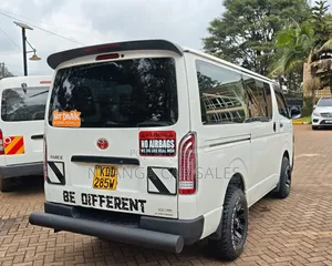 Toyota HiAce 2013 White