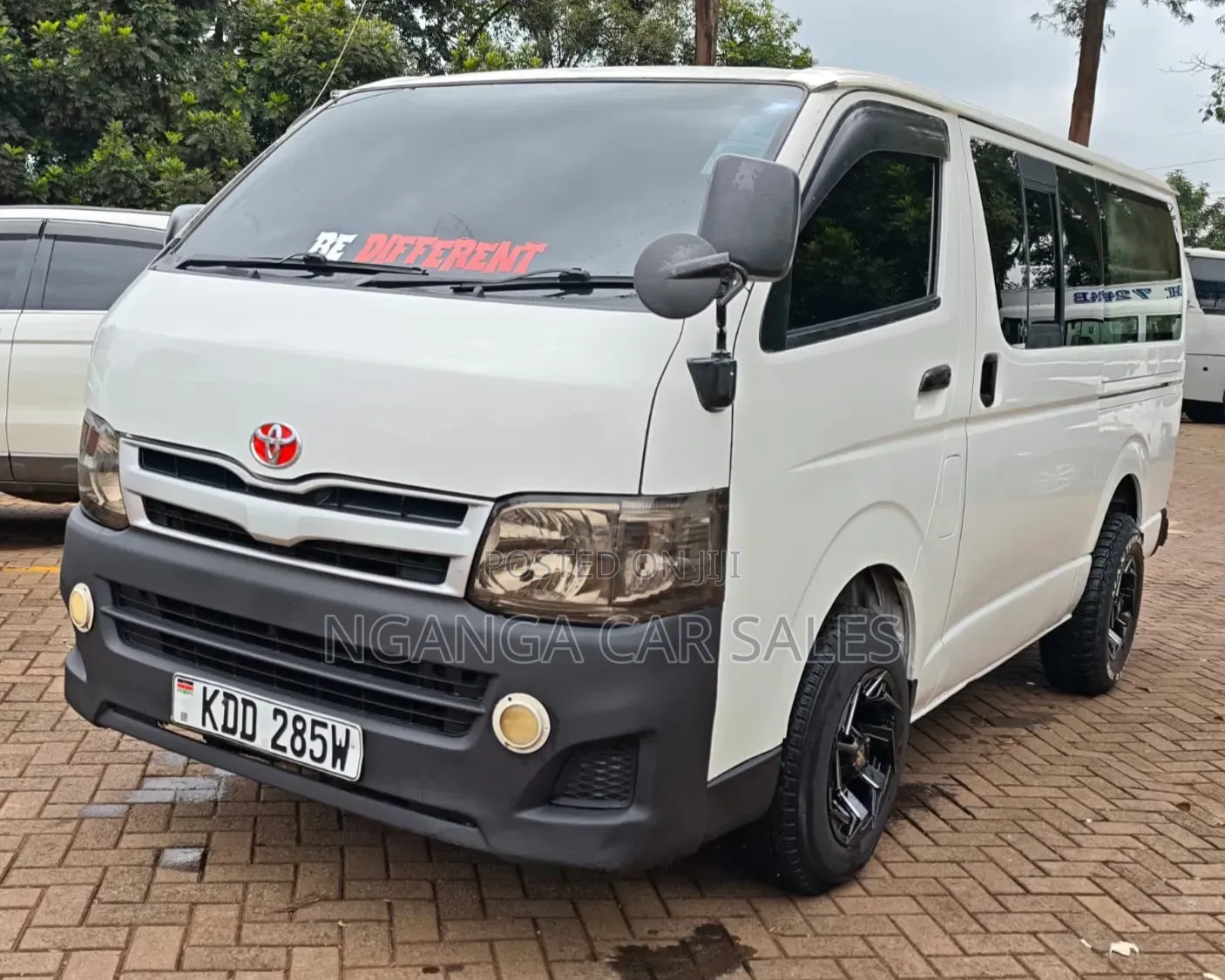 Toyota HiAce 2013 White