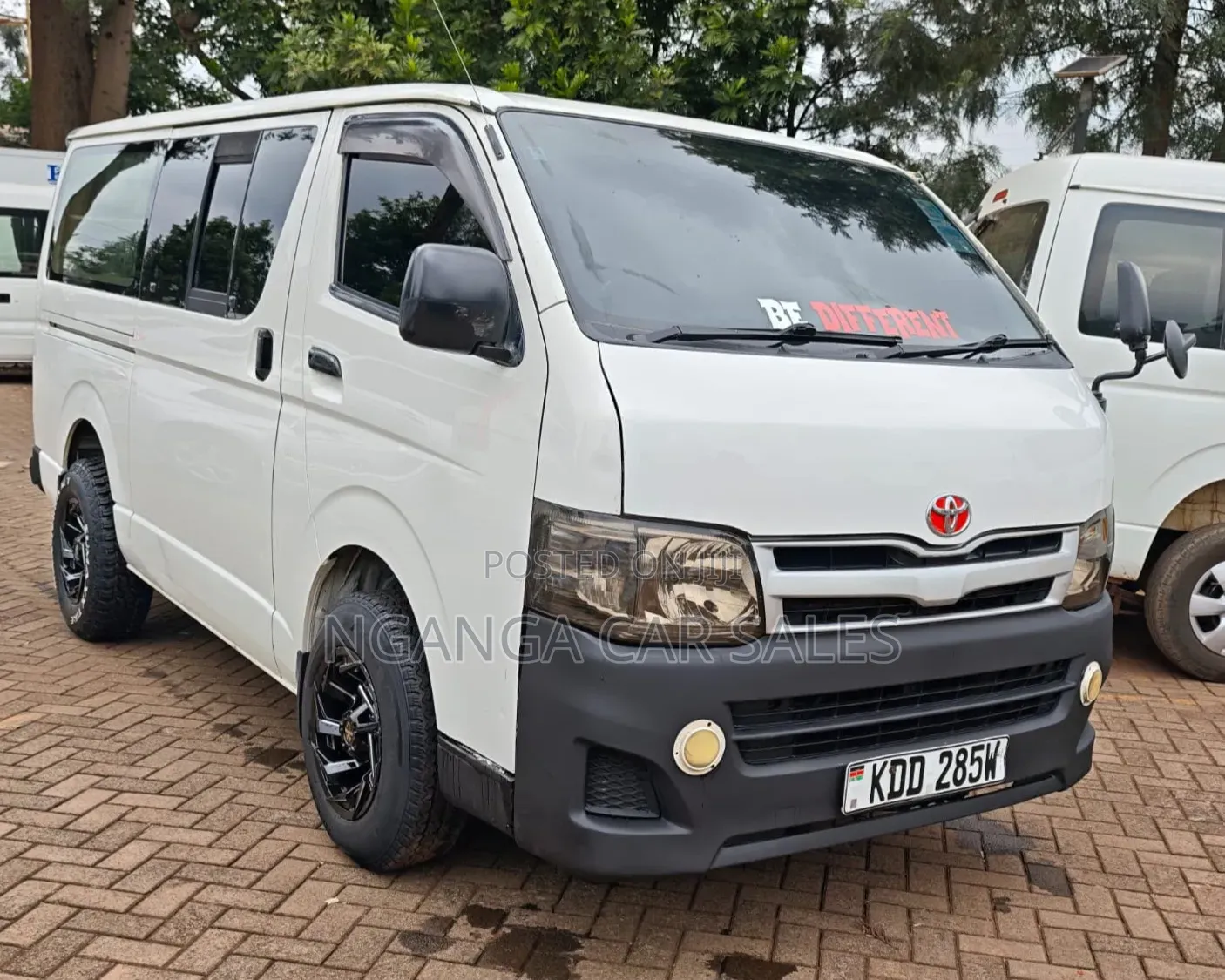 Toyota HiAce 2013 White