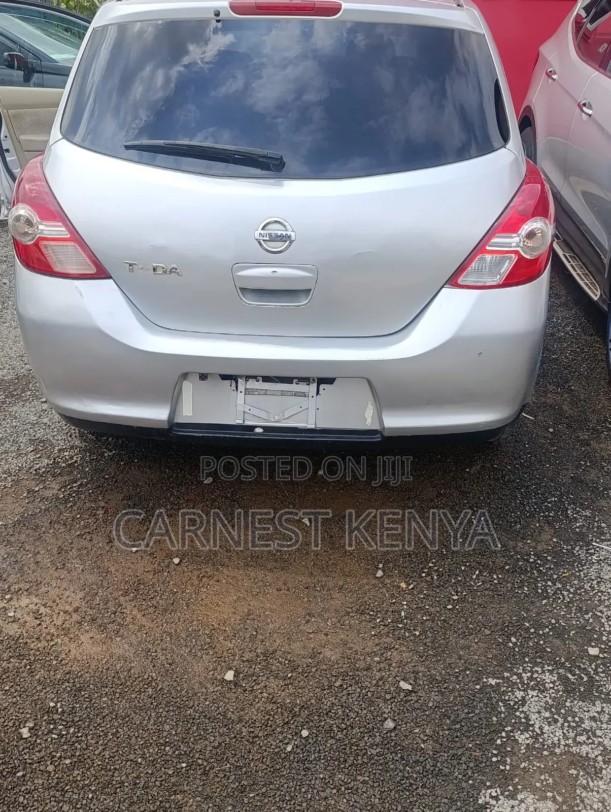 Nissan Tiida 2011 Silver