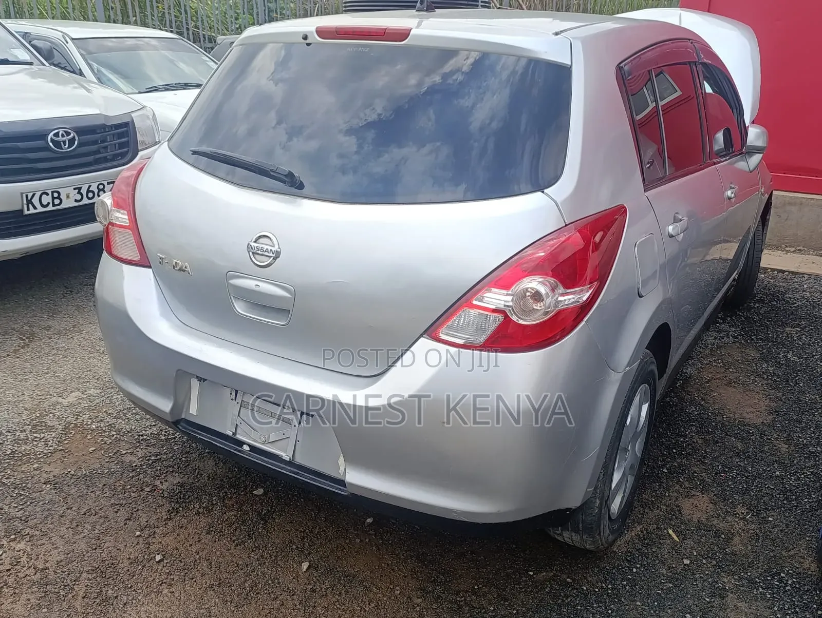 Nissan Tiida 2011 Silver