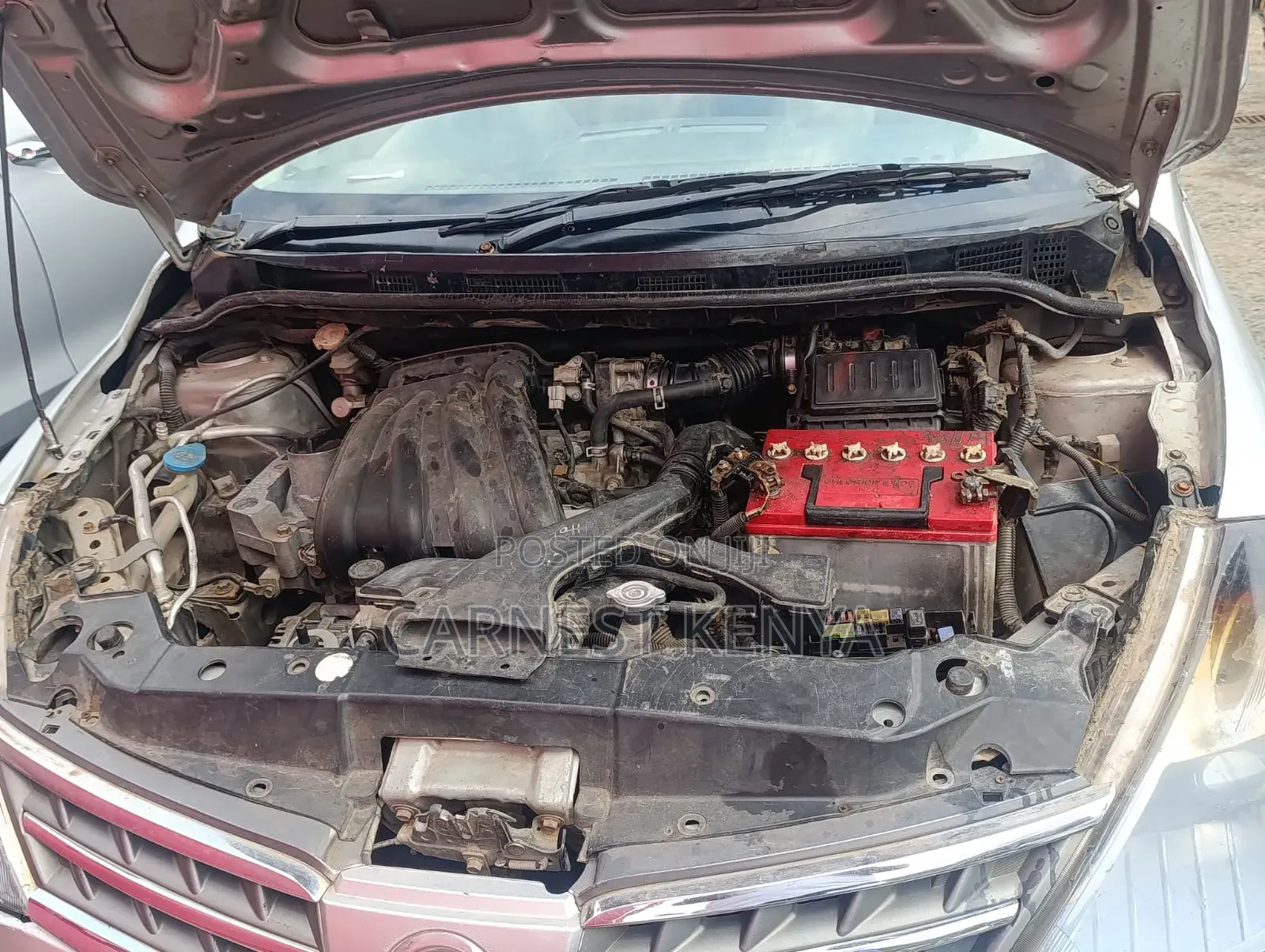Nissan Tiida 2011 Silver