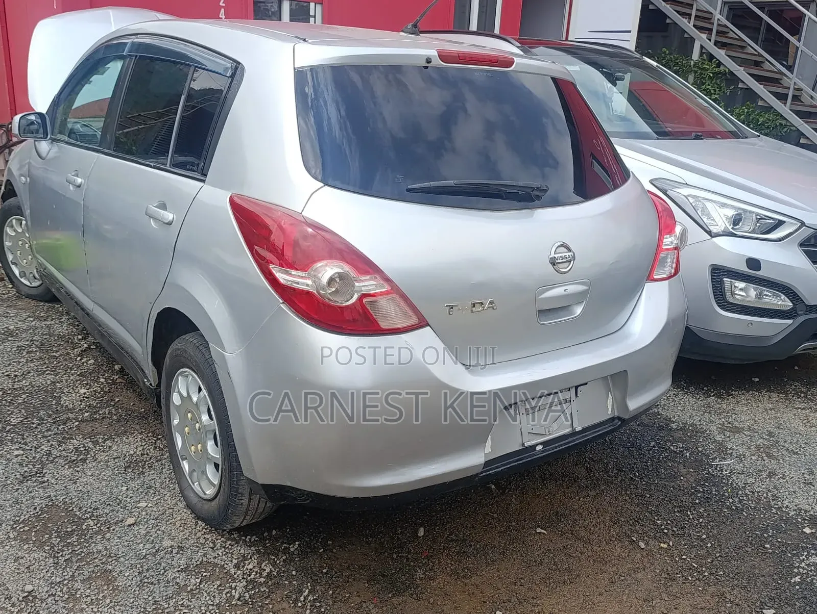 Nissan Tiida 2011 Silver