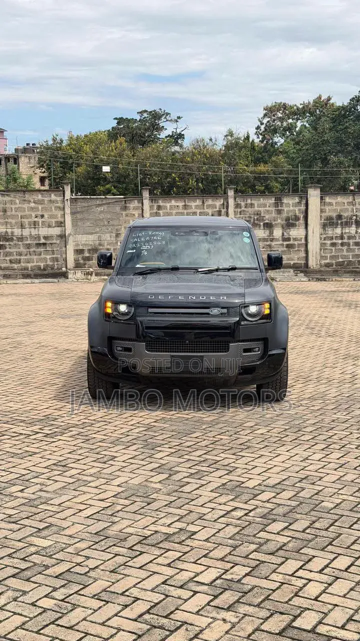 Land Rover Defender 110 P400 X-Dynamic SE 2025 Matt Black
