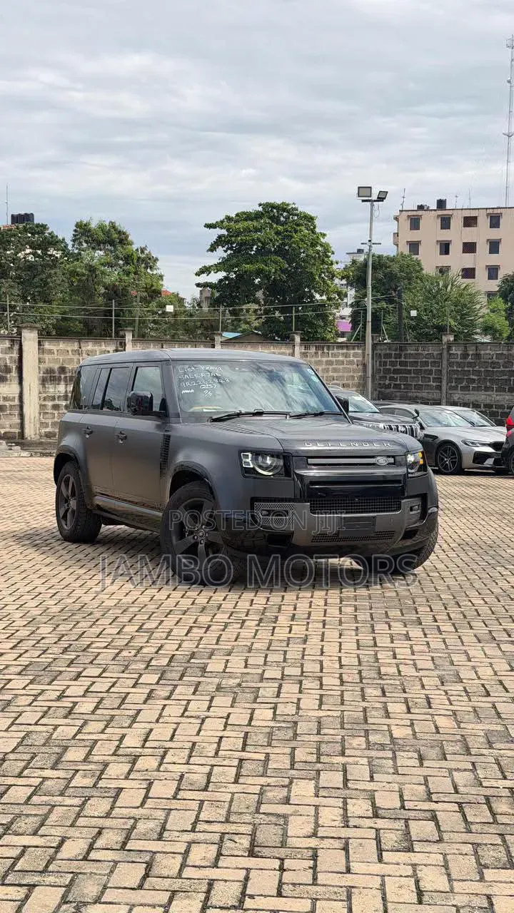 Land Rover Defender 110 P400 X-Dynamic SE 2025 Matt Black